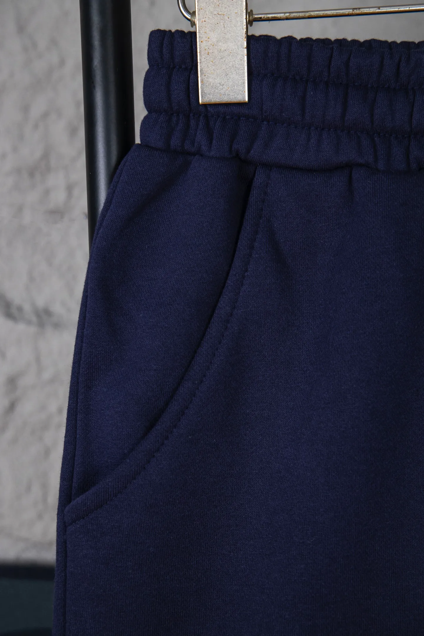 P130 Ralph Lauren Basic pony embroidered logo sweatpants and shorts for men and women. Customized drawstring. Hand-cranked eyelets. Pure cotton fabric. Easier to wear, more comfortable and less bulky than ordinary fabrics. Customized fabric. Classic pony embroidered logo. Complete accessories. Basic and versatile style. Easy to control. Randomly matched. Full sense of design. Color: white, black, navy blue, gray. Size: S-XL.